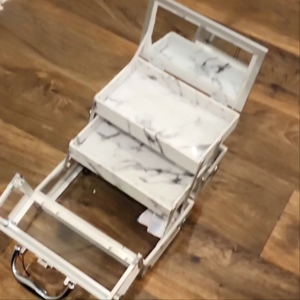 Impressions Savvy Lux Makeup Travel Case w/Mirror- Silver‎ & Marble